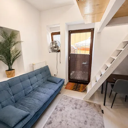 Loft With Free Parking Apartment